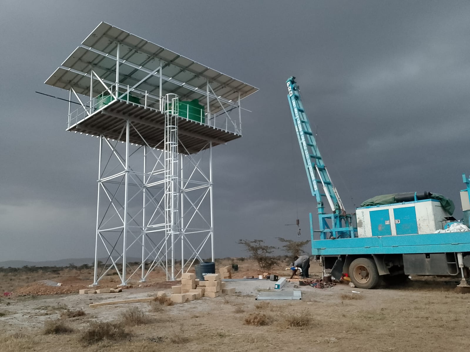 Borehole and tank installation
